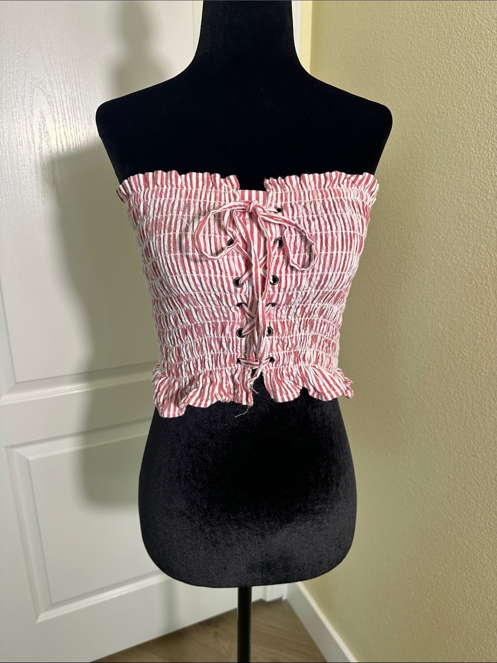 American Eagle Outfitters Reddish Pink & White Smocked Strapless Tube Top. Small